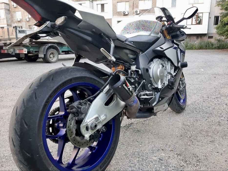 Yamaha R1 (R1-M)