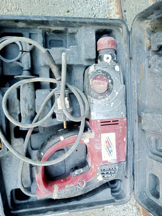 Vând mașină de gaurit