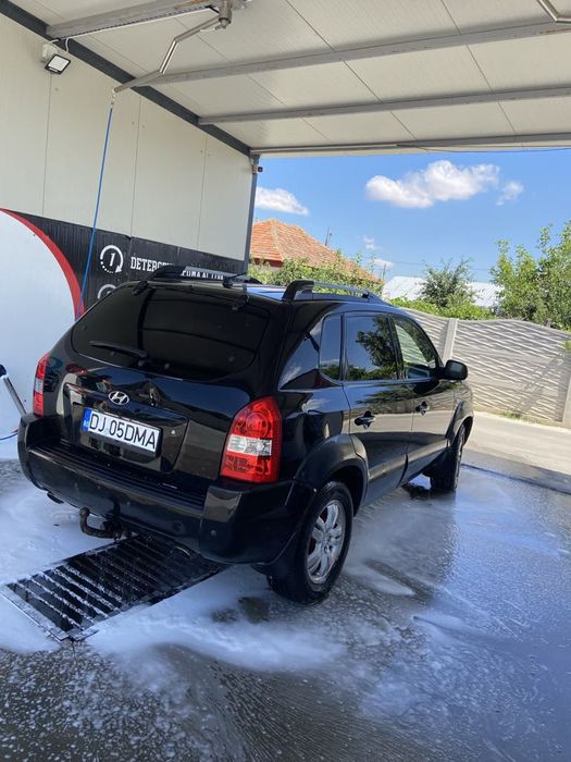 Vând hyundai tucson pentru dezmembrat