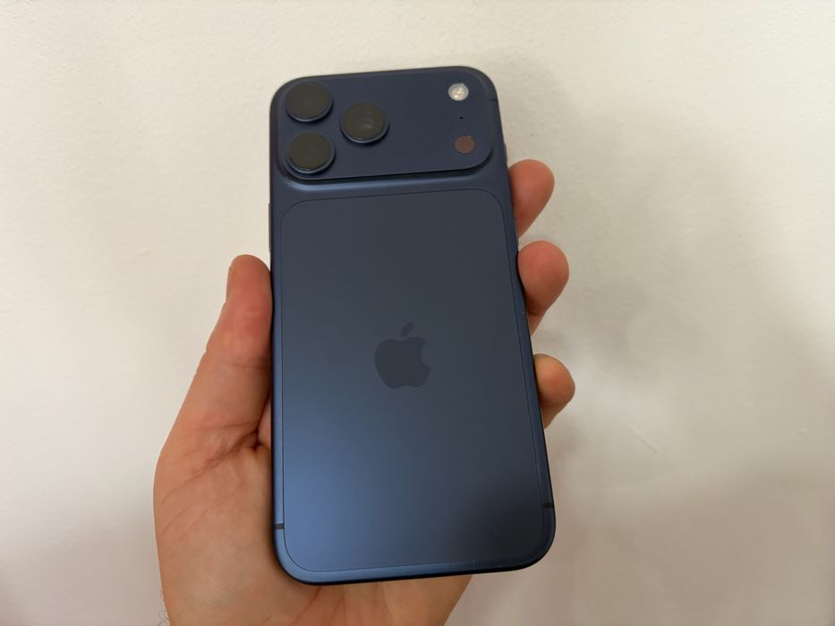 Iphone 17 Pro Max, Deep Blue, pentru piese/recarosare