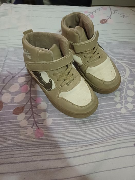 Продаю кроссовки