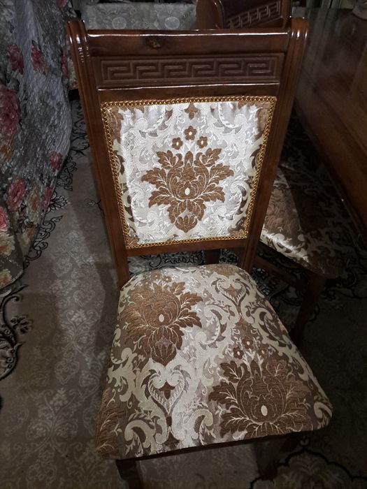 Sto‘l ustul 12 tali