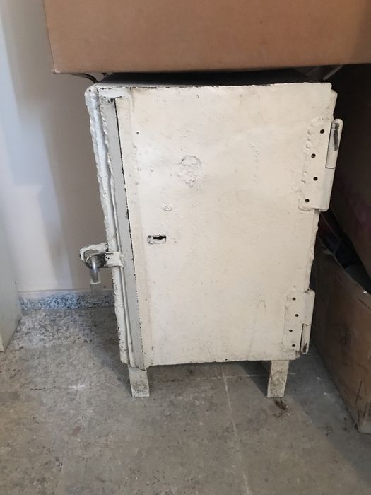 Сейф металлический