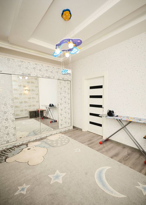 Самарқандда 2 қаватли квартира сотилади (1-қават + цоколь)