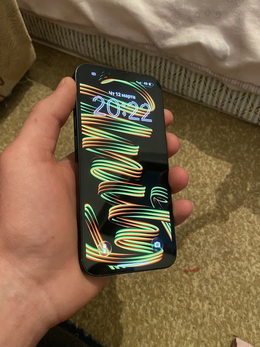 Iphone 13 темно-синего цвета