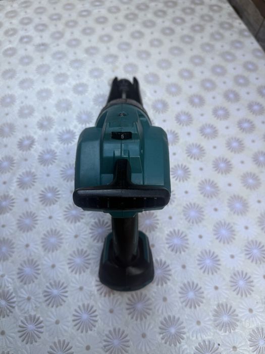 Акумулаторен пистолет за силикон MAKITA DCG180Z