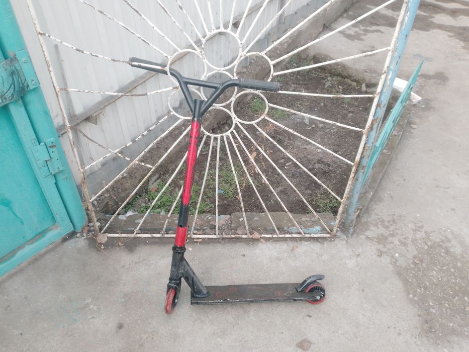 Продам трюковой самокат б/у