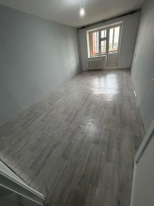 Продам линолеум 6*3  комната 18 кв м