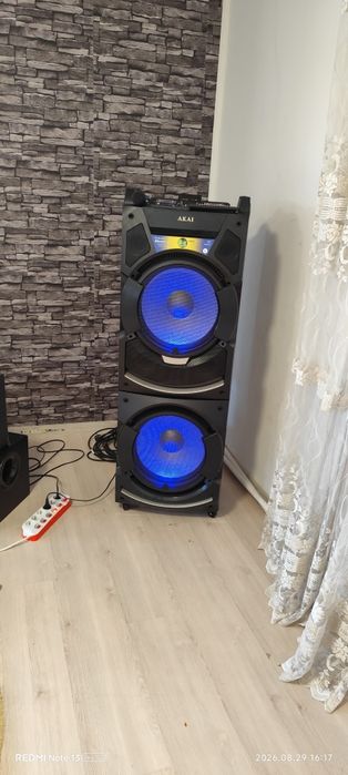 Vând boxă akai  foarte puțin folosită