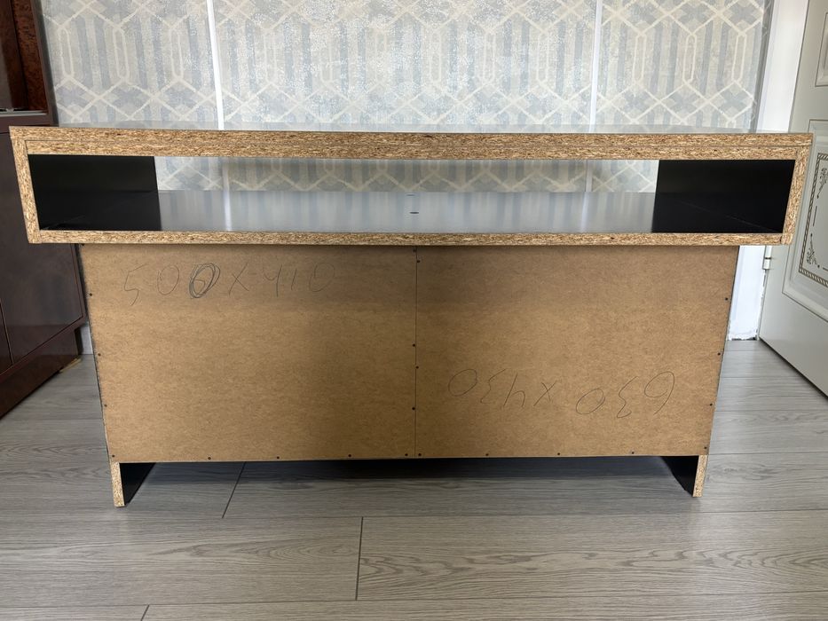 Продается тумба под телевизор.