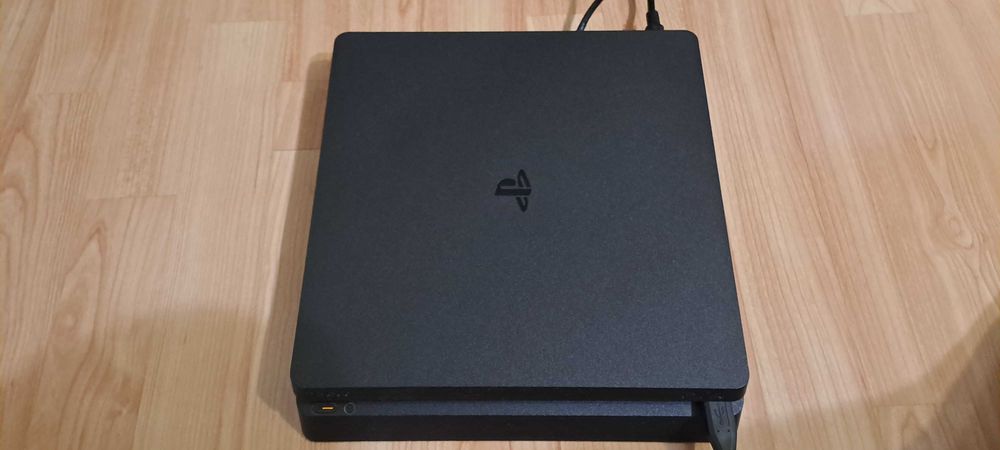 Vand playstation 4 slim si 12 jocuri