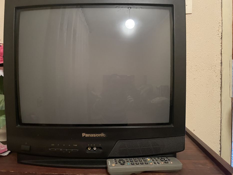 Цветен телевизор