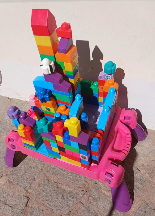 Маса Mega Blocks и конструктор Mega Blocks My First Builders
