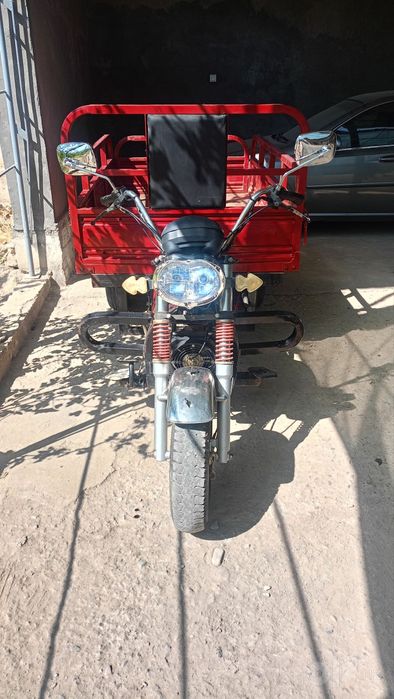 Motosikl benzinda yuradi