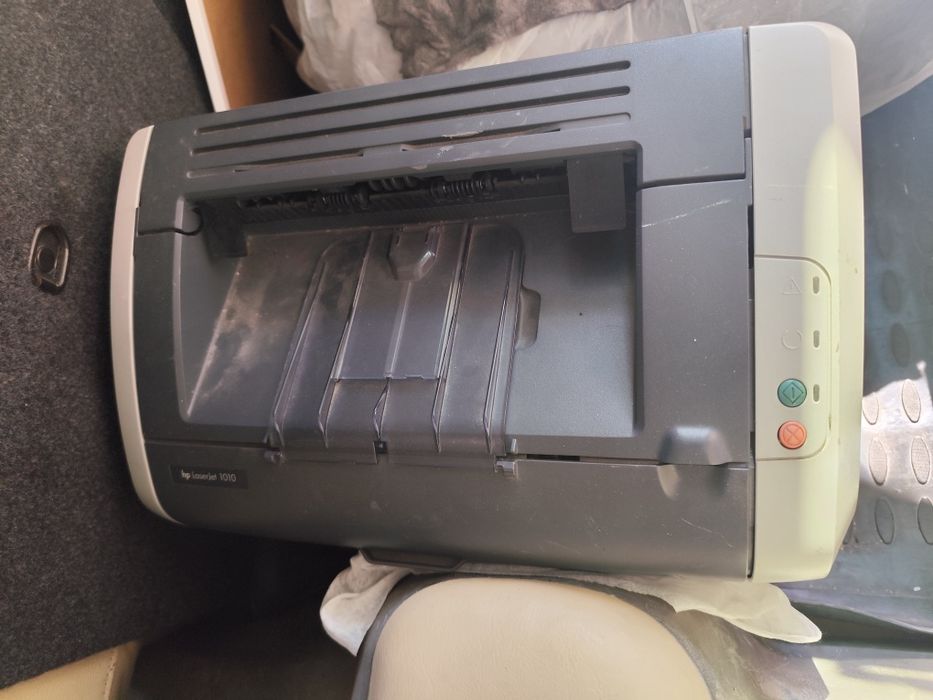 Продам принтер HP laserjet 1010