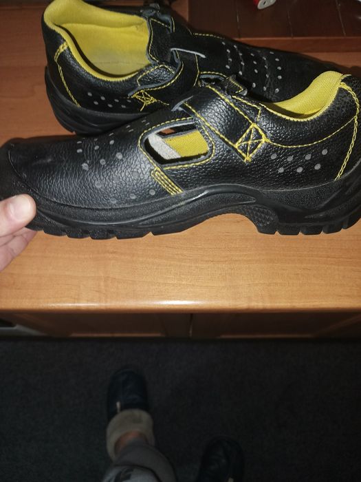 Vând gheata din piele