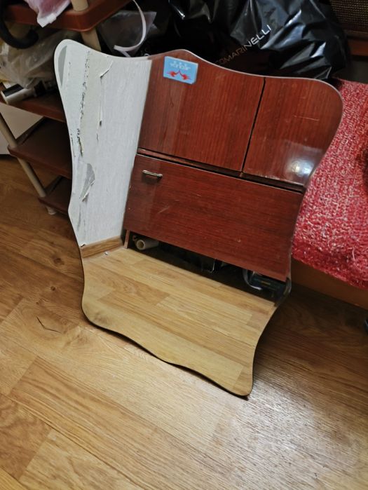 Зеркало настенное