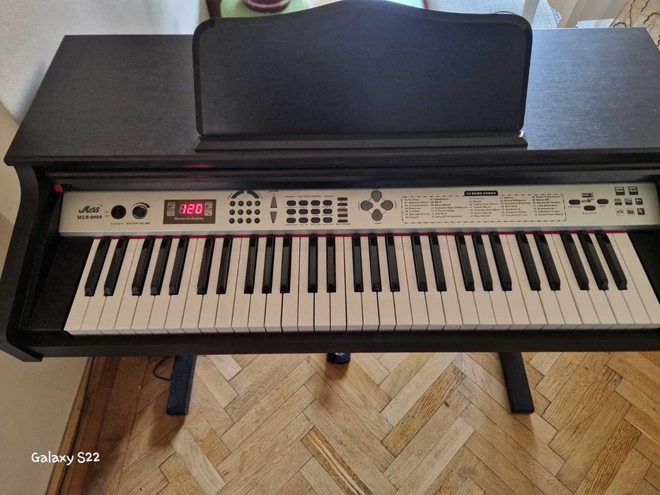 Pian electronic profesional Miles, 61 clape, 128 ritmuri+pedală CADOU