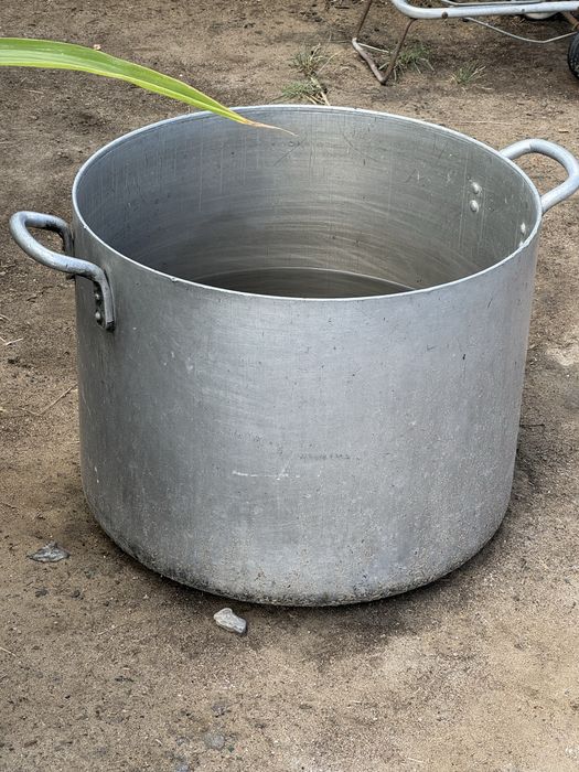 Продам алюминевую кастрюлю