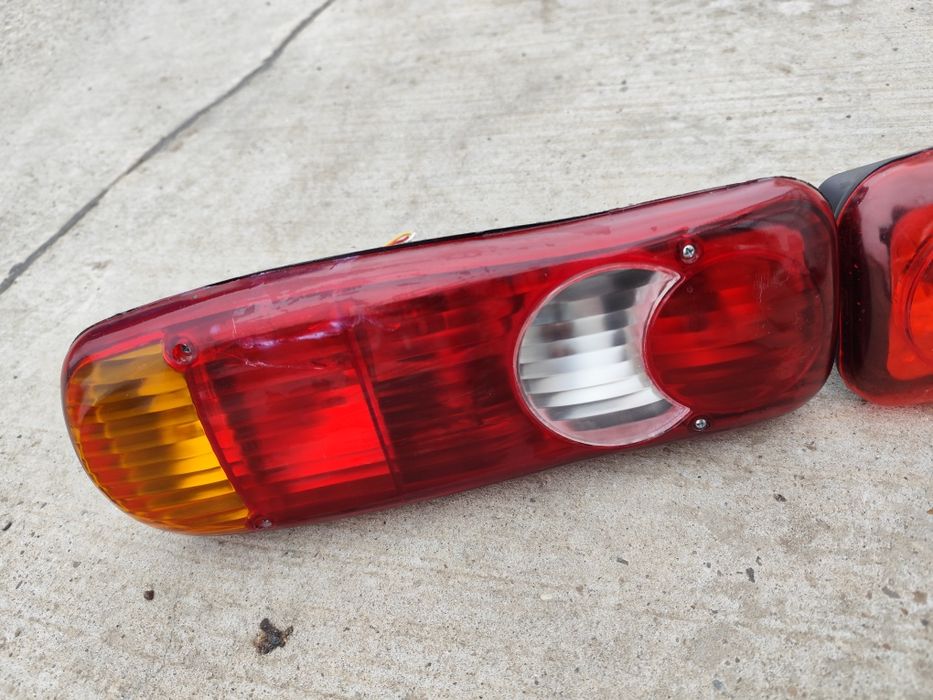 Vând Lampi pentru remorci autotilitare etc 12/24 v