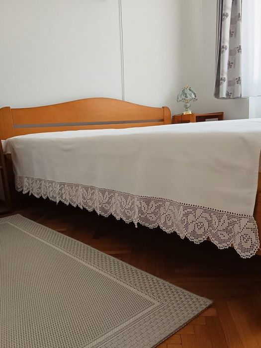 Set 2 Cearceafuri Tradiționale vintage cu Dantelă Lucrată Manual, Superbe (154 x 180 cm) x 2