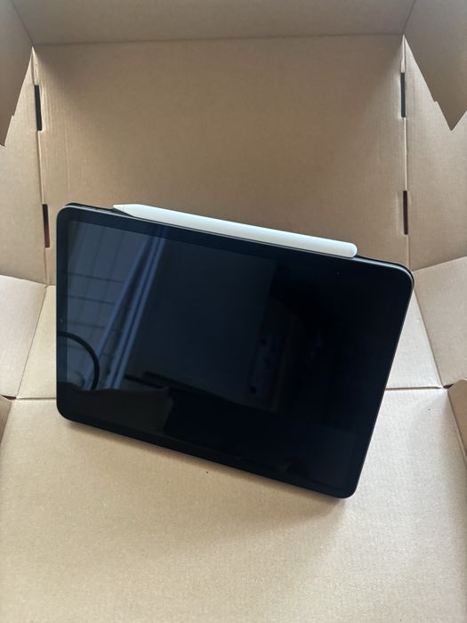 iPad Air 5 (64GB) + Apple Pencil Pro + Husă magnetică | Stare foarte bună