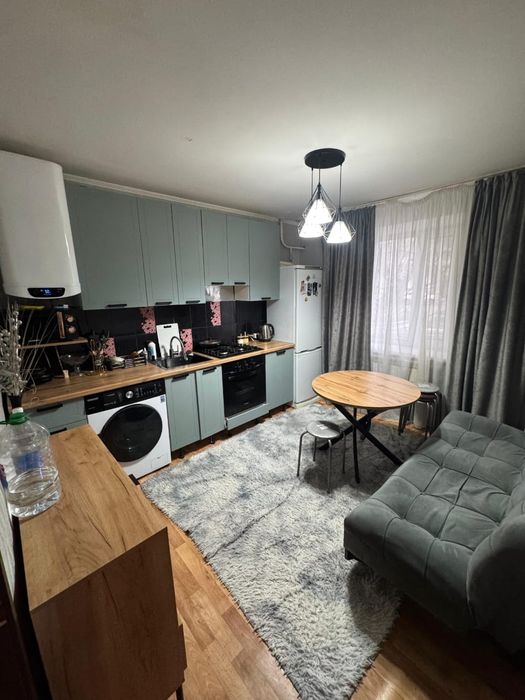 Продаётся просторная 1 -ком квартира