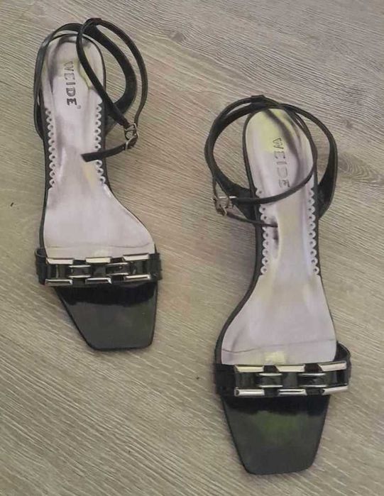 Sandale cu toc elegante pentru ocazii speciale