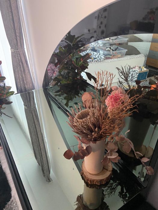 Vand comoda oglinda finuta.