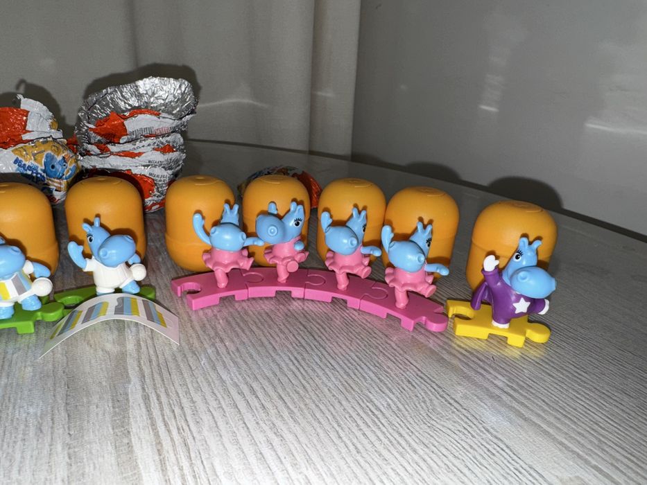 Kinder the happos  family . marvel .