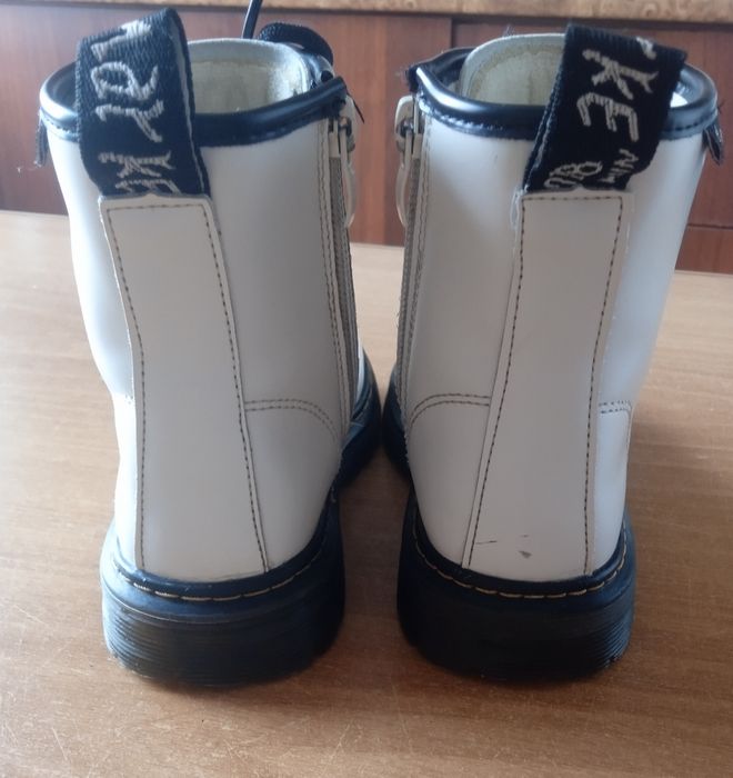 Продам обувь на девочку