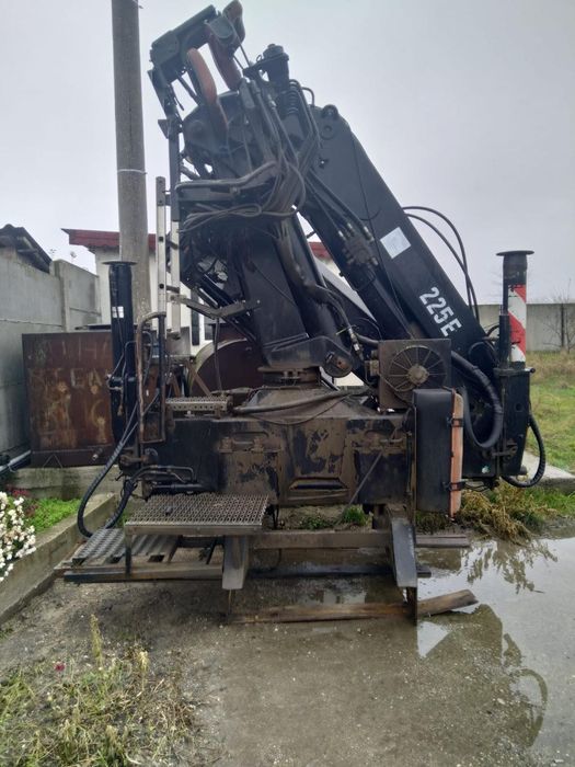 Vând macara Hiab 225