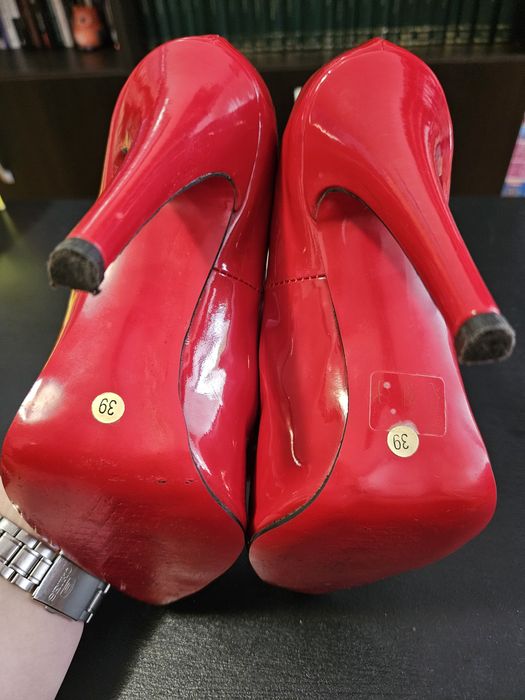 Pantofi de piele lăcuită pentru femei nr 39