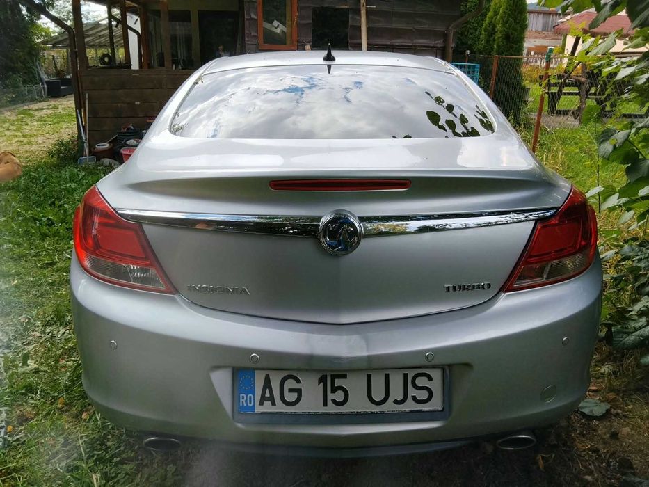 Opel Insignia anul 2010 Turbo 220 cai putere.