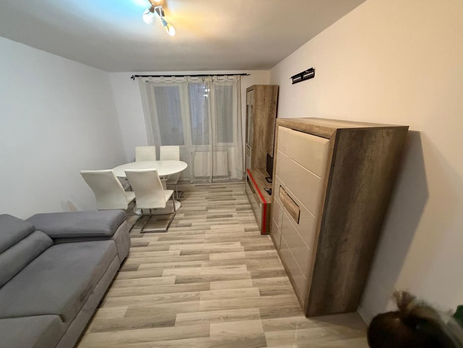 Apartament 3 camere , 2 bai  de inchiriat