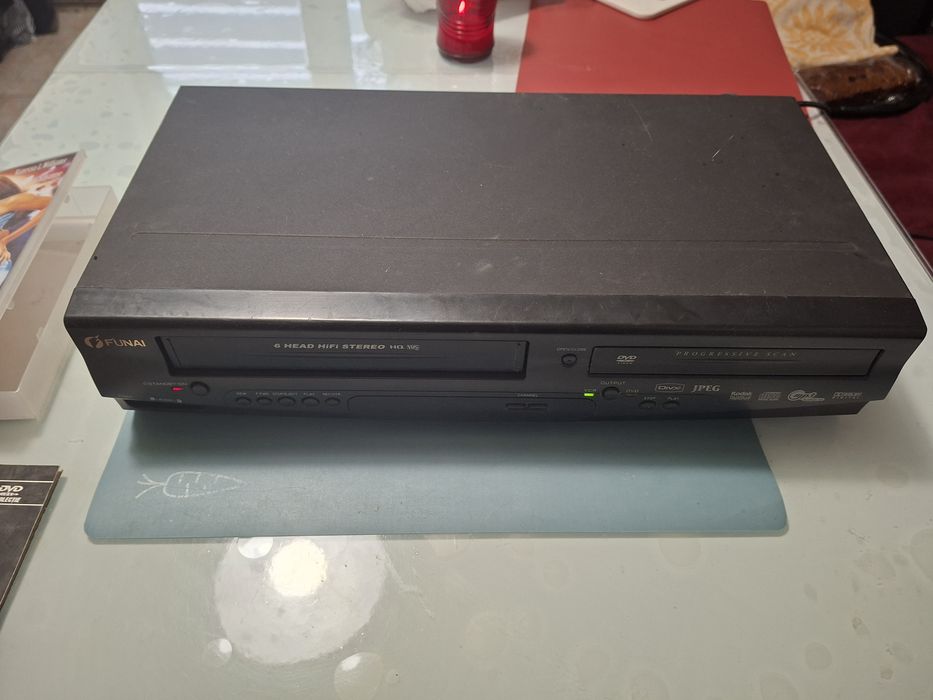 Combo VHS/DVD Funai, 6 capete, Hi-Fi Stereo, de colecție