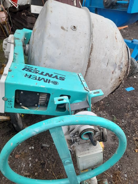 Vînd betonieră silențioasă fără coroană 300 litri preț 800 euro