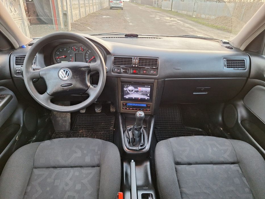Volkswagen bora 1.6    -4000