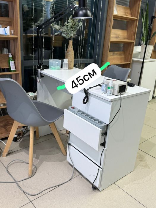 Срочно продается маникюрный стол