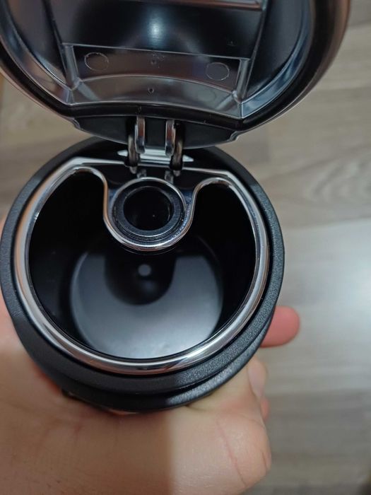 Vând scrumieră Audi este Nouă preț Fix