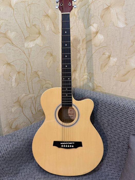 Продаётся Акустическая гитара