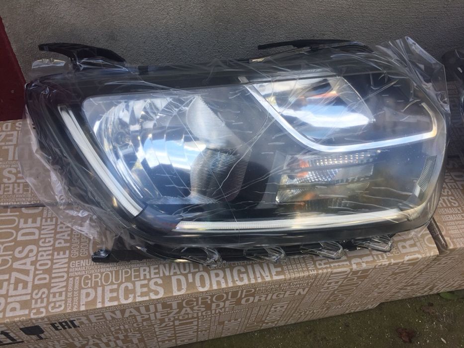 Faruri Far NOU stanga dreapta Dacia Duster 2018 2019 2020