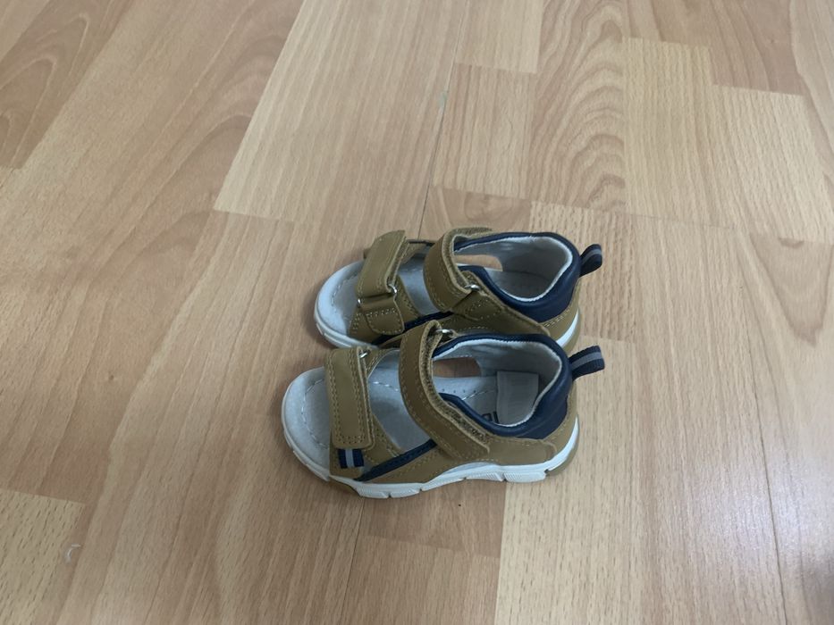 Продам детские сандали
