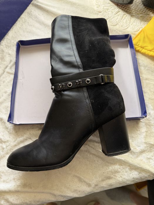 Весенние сапоги женские