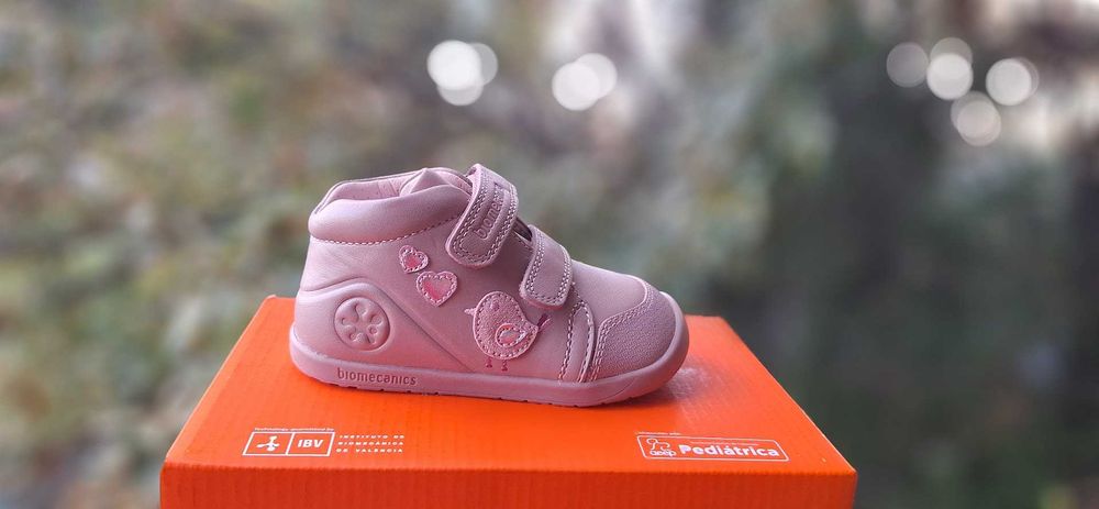 Чисто нови обувки/сникърси на Biomecanics - н. 22