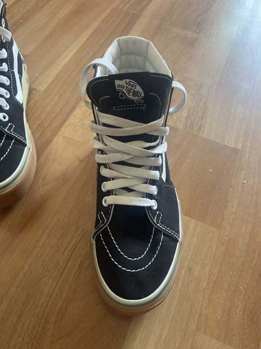 Adidas fete vans off the wall