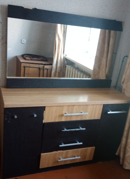 Комод с зеркалом