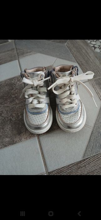 Vând ghetuțe fetite