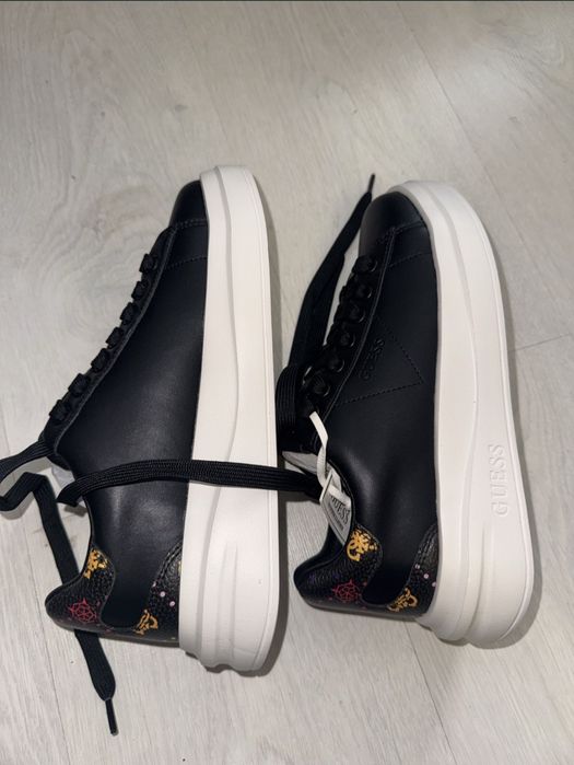 Обувки Guess Lea 37