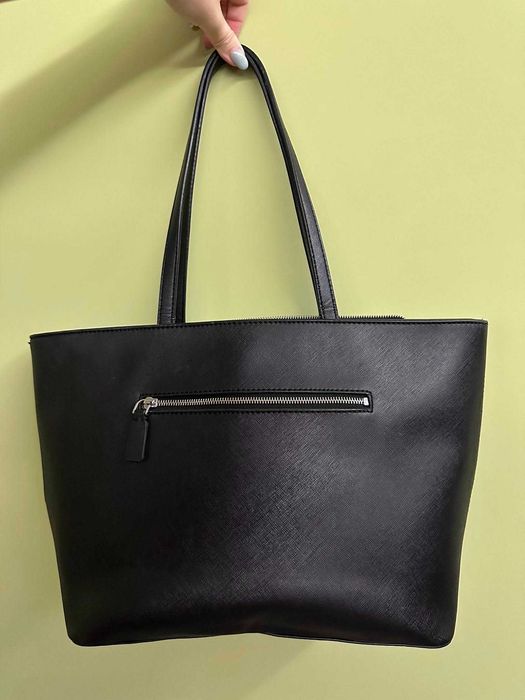 Дамска черна кожена чанта Guess